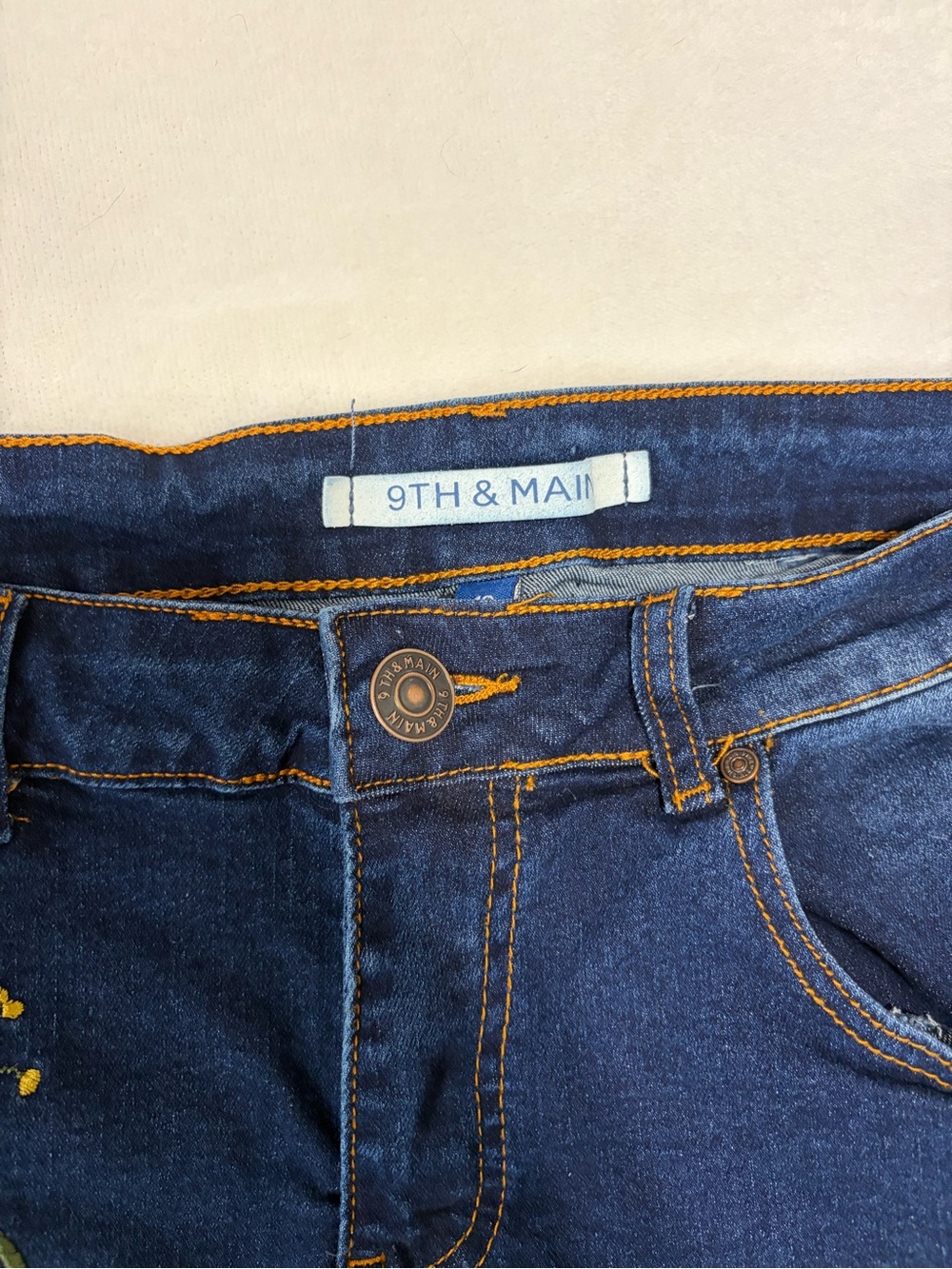 Embroidered capri jeans - Picture 6 of 6